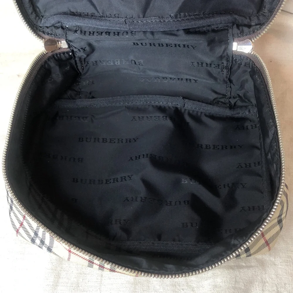 BURBERRY Cream Red Haystack Plaid Toiletry Bag with Iconic Nova Check Pattern